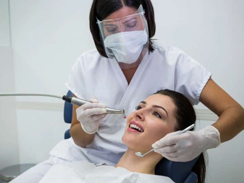 Dental-Implants